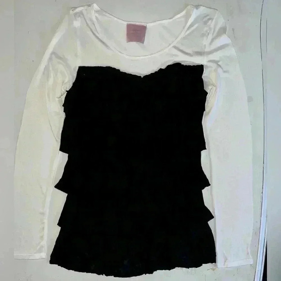 Cream long sleeve with black ruffle over top size medium - Picture 2 of 8